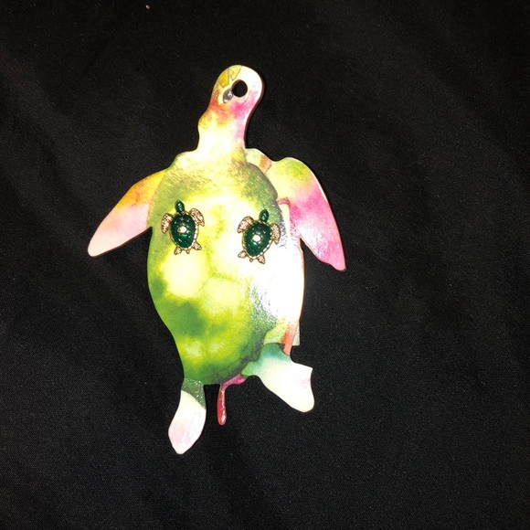 Turtle Earrings - Picture 1 of 2